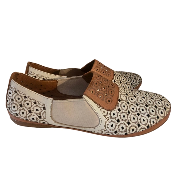 la pinta Shoes - La Pinta Haven shoe size 39 slip on elastic side panel leather upper